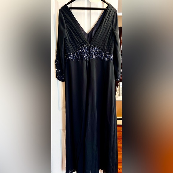 Mother of the Groom or Bride dress - Picture 2 of 6